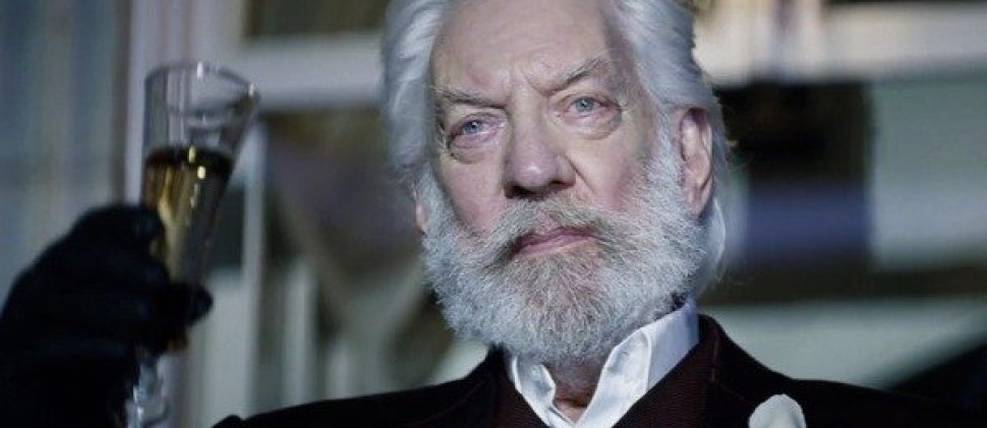 Donald Sutherland atuando em filme