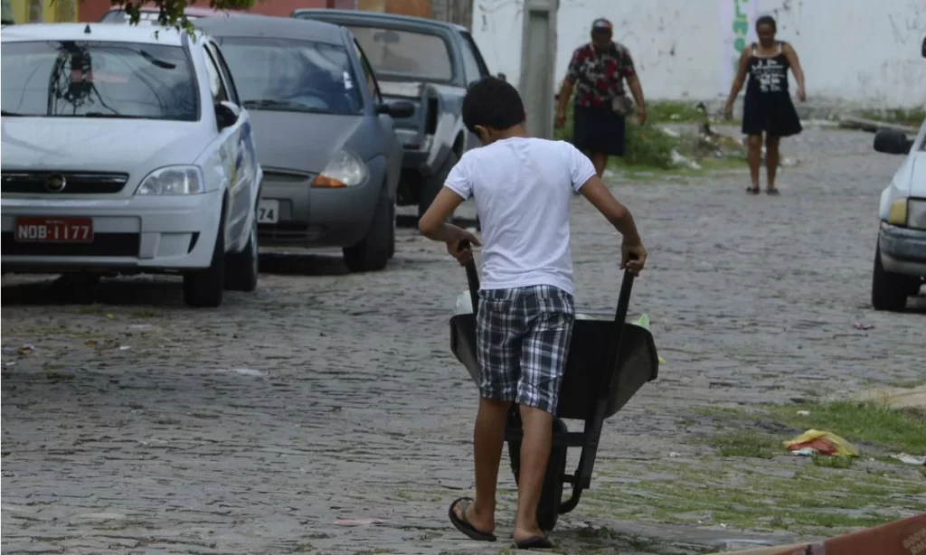 Depois do “PL do estupro”, Câmara quer legalizar o trabalho infantil