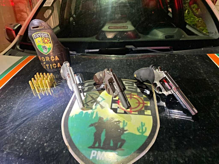 Polícia Militar prende trio e apreende três armas e munições em Caucaia