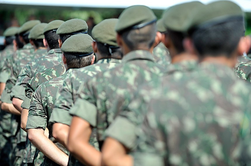 Índice de confiança nas principais instituições brasileiras mantém igrejas na liderança e aponta alta no STF e nas Forças Armadas