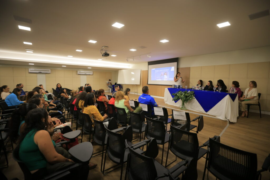 Governo do Estado, Cagece e Ambiental Ceará promovem aula inaugural de projeto que incentiva mulheres a serem empreendedoras do saneamento