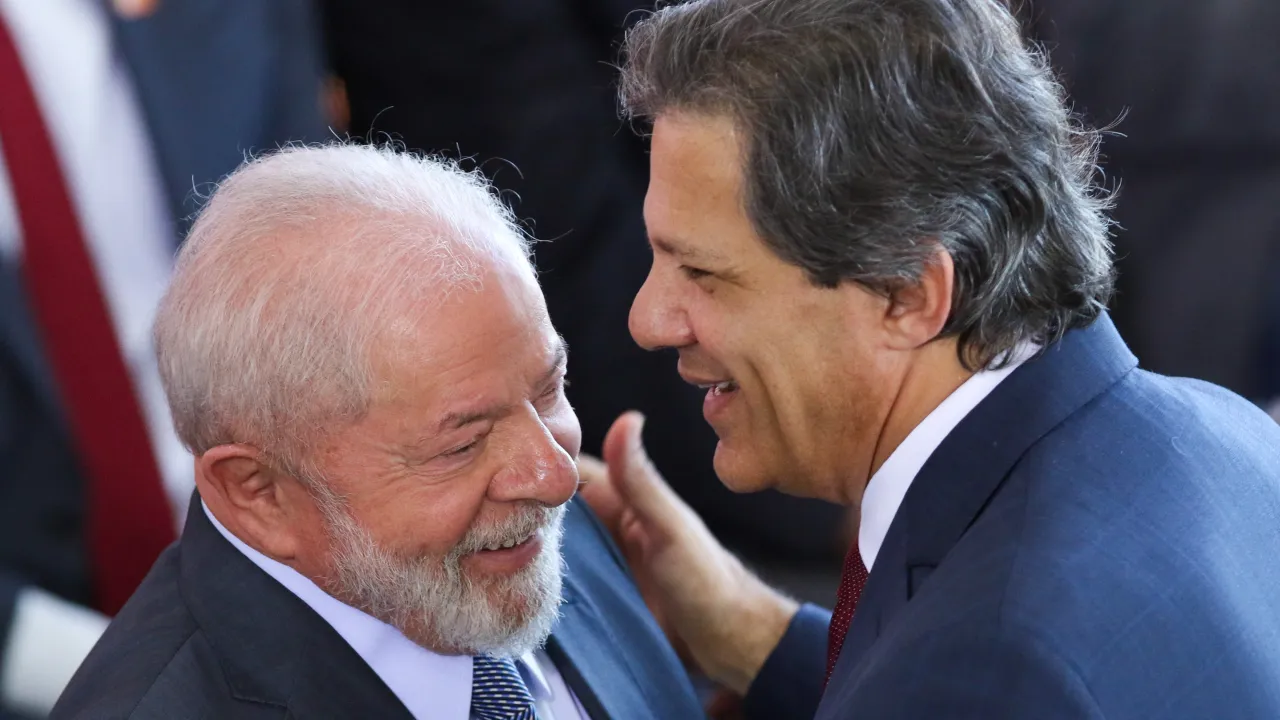 Lula disse que gasta quando é necessário e que não joga dinheiro fora