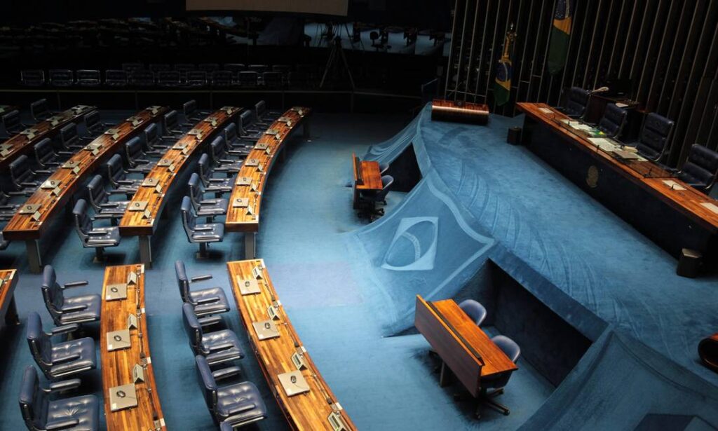 p.1 - Eleição municipal entra na agenda de deputados e senadores