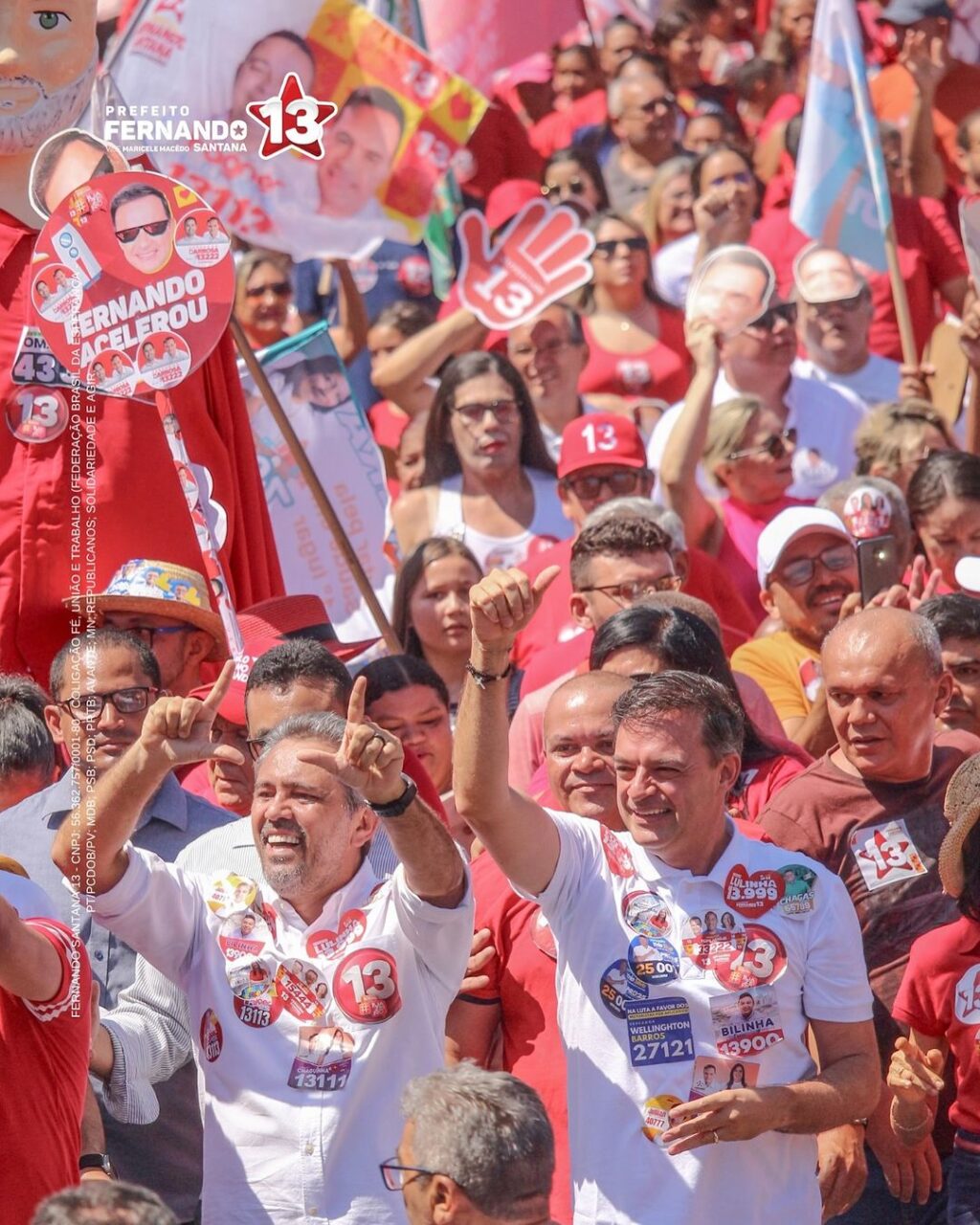 p.6 - Fernando Santana faz caminhada no centro de Juazeiro do Norte com o governador Elmano de Freitas