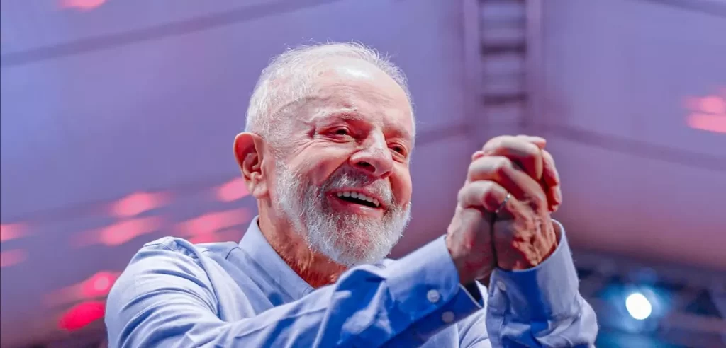 Lula celebra 79 anos durante o segundo turno das eleições municipais