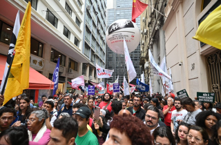 Professores de SP protestam contra privatização de escolas