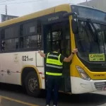 Demutran orienta nova parada de ônibus