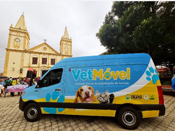 Atendimento veterinário gratuito no VetMóvel Crato