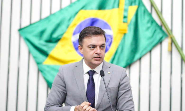 Fernando Santana retira candidatura à presidência da AL-CE