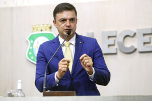 Fernando Santana retira candidatura à presidência da AL-CE