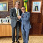 Deputado Pedro Lobo e o Ministro Camilo Santana conversam sobre novos investimentos para educação do Cariri durante reunião em Brasília