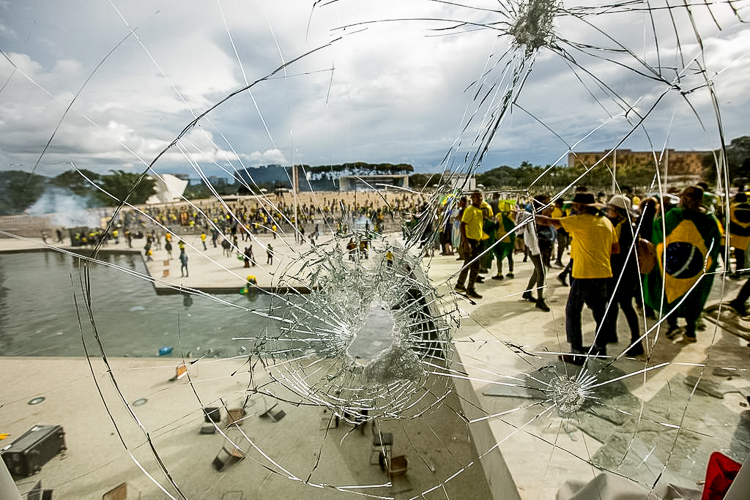 A Ditadura Militar e sua influência no Golpe de 8 de janeiro de 2023