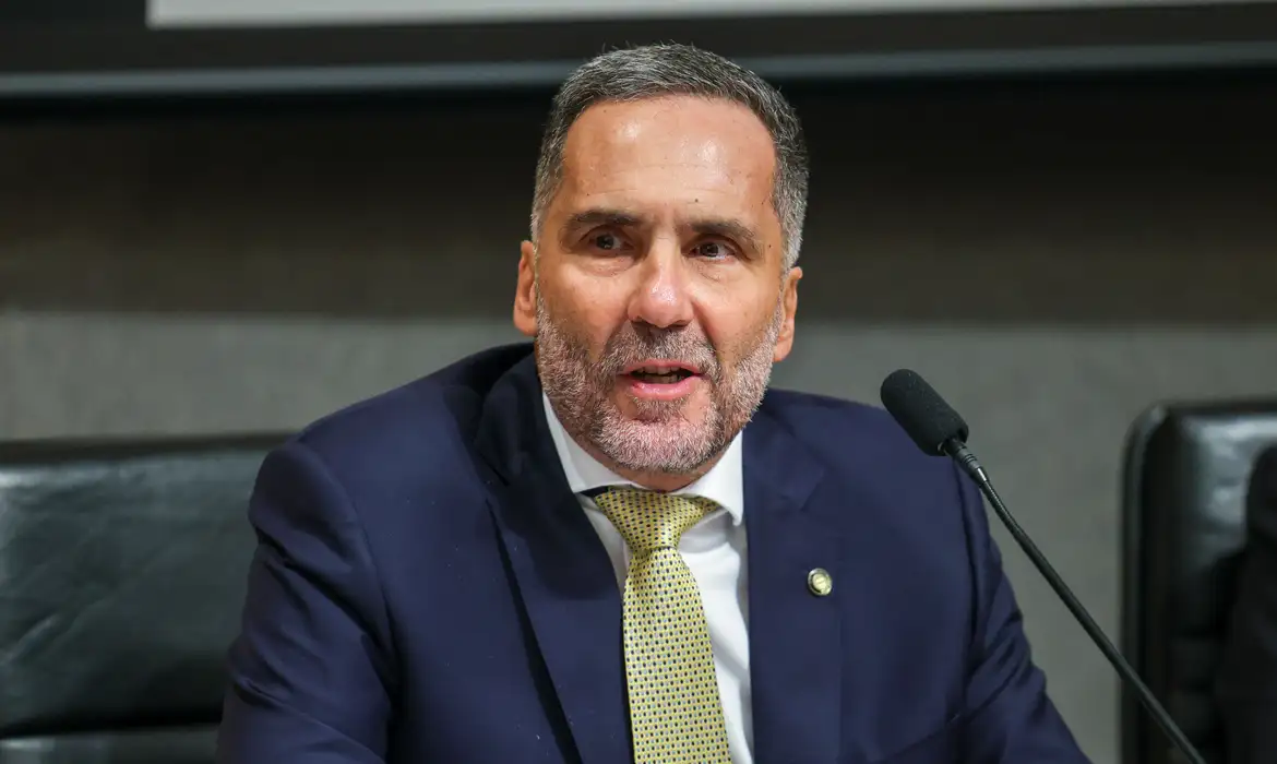Governo regulamenta uso da força policial em operações
