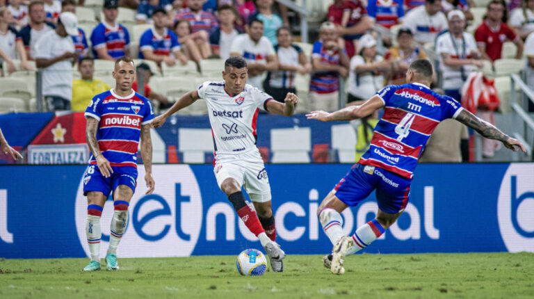 1_ze_hugo_titi_fortaleza_vitoria_jogo_brasileirao_serie_a-28161649