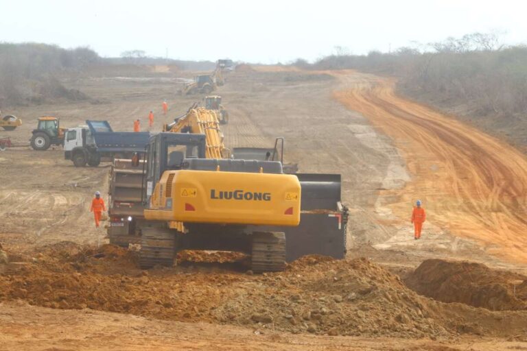 Elmano visita obras do Lote 7 da Transnordestina