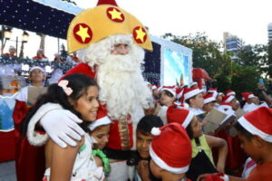 Mais de 500 crianças celebram o Natal Ceará Sem Fome no Palácio da Abolição