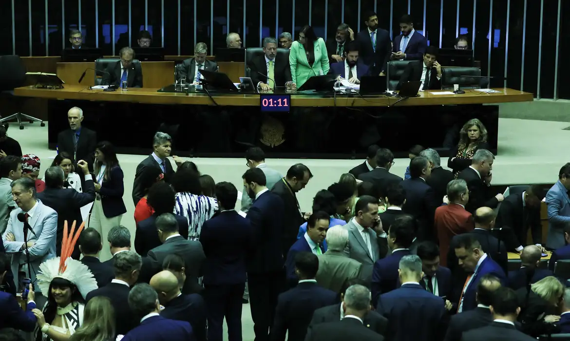Câmara revoga DPVAT e limita bloqueio de emendas