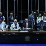 Emenda para cortar gastos do governo é promulgada