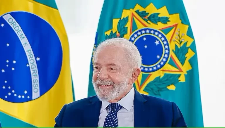 Ministro Padilha descarta afastamento de Lula após cirurgia