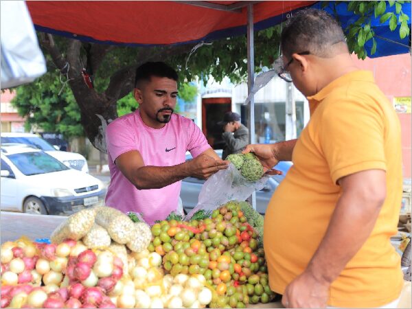 Hortaliças, vegetais e frutas são desataque na feira da agricultura familiar de Juazeiro do Norte