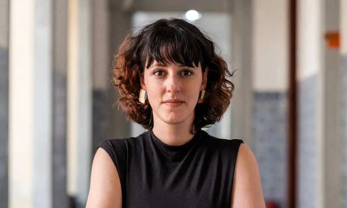 Parceria internacional pode regular redes sociais, defende pesquisadora