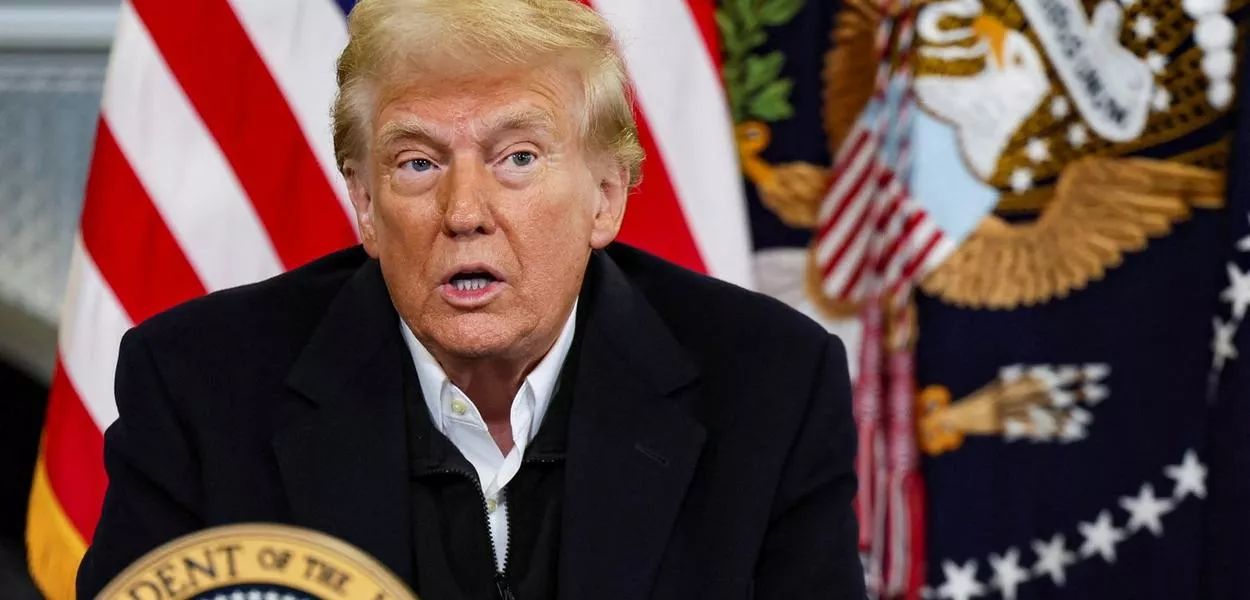 Guerra comercial de Trump abala mercados; dólar dispara e bolsas caem