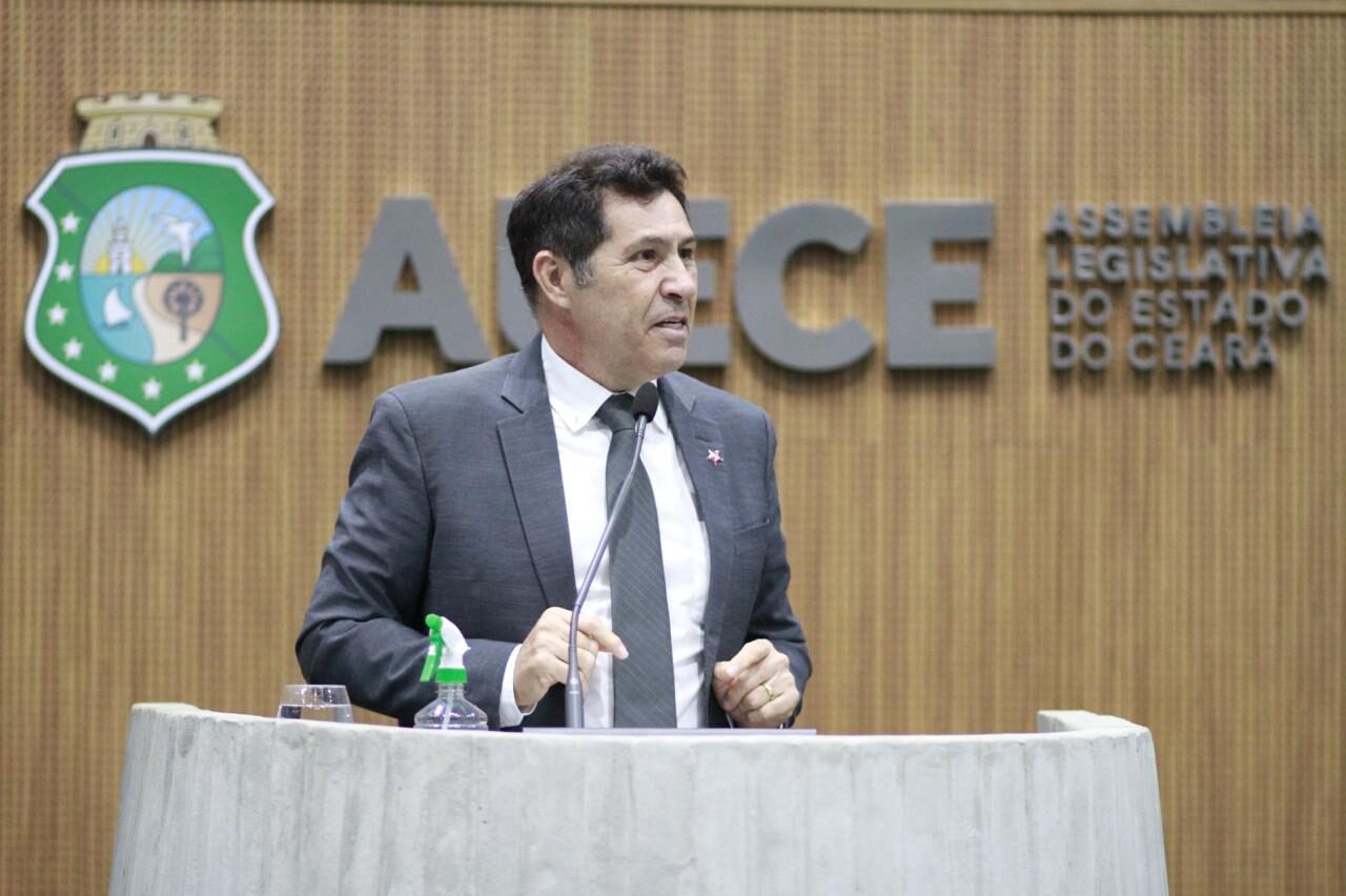 “Oposição faz um esforço homérico para atacar Elmano e defender a gestão desastrosa de Sarto”, crítica De Assis Diniz