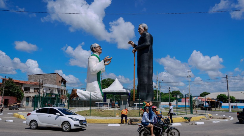 Escultura de Padre Cícero é inaugurada em Maracanaú 1 Escultura de Padre Cícero é inaugurada em Maracanaú