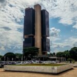 Copom eleva Selic para 14,25% ao ano em meio a incertezas econômicas