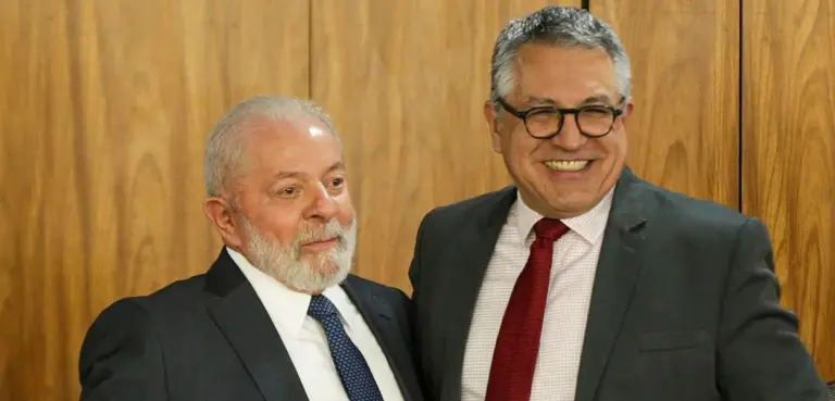 Alexandre Padilha assume Ministério da Saúde em meio a desafios