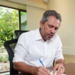 Elmano concede reajuste de 8,83% para professores das universidades estaduais
