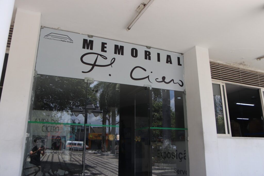 Fundação Memorial Padre Cícero celebra 181 anos do “Padim” com exposições 1 Fundação Memorial Padre Cícero celebra 181 anos do “Padim” com exposições
