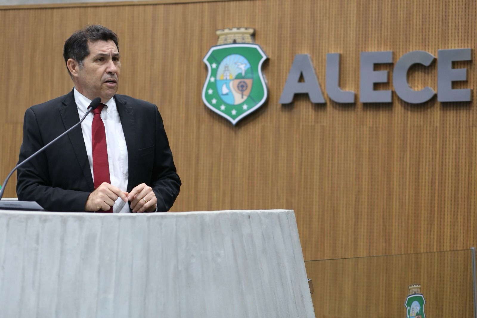 De Assis Diniz destaca entregas de Elmano e rebate oposição