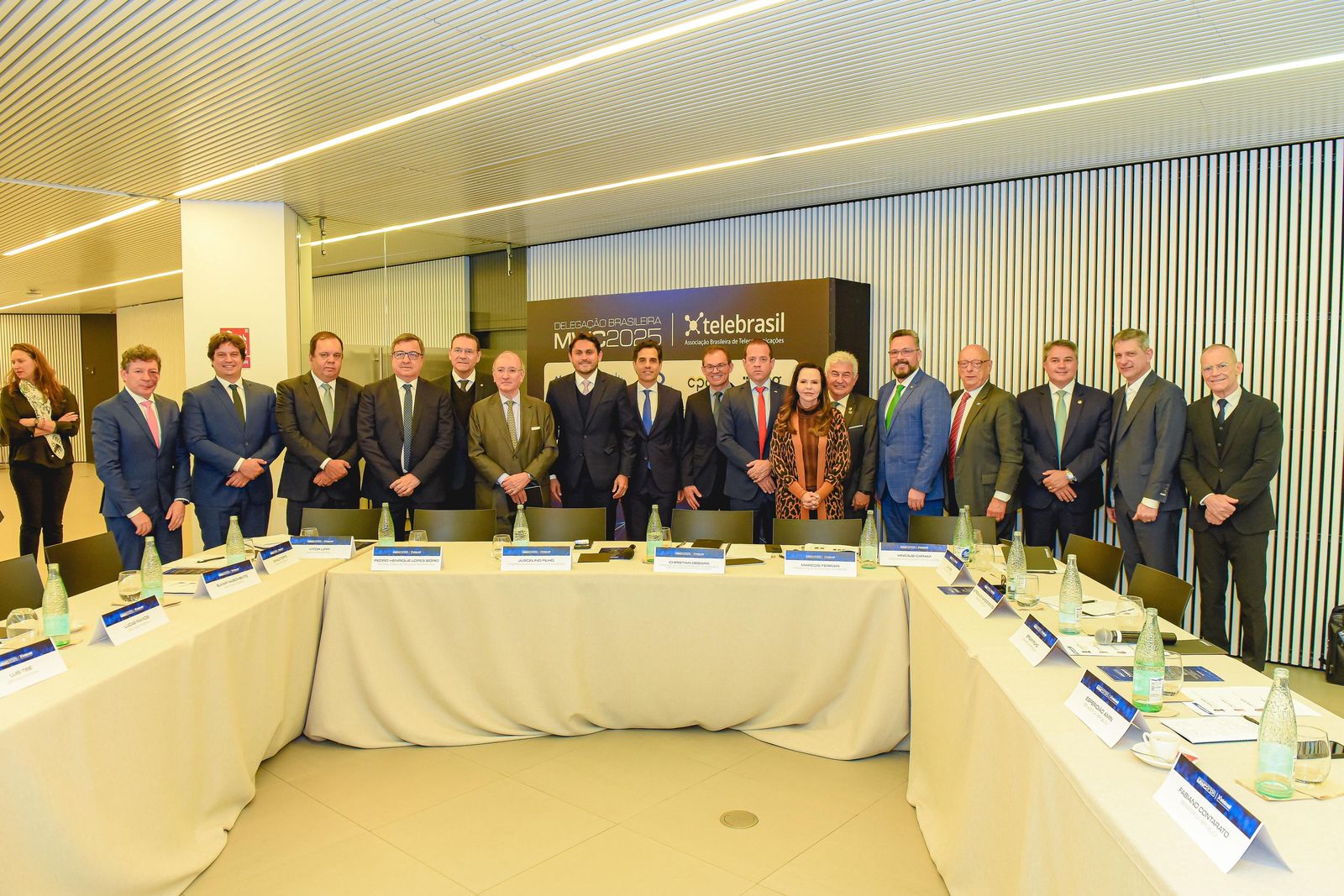 Deputado Danilo Forte representa o Congresso na MWC 2025 e alerta sobre o impacto do crime organizado na infraestrutura digital do Brasil