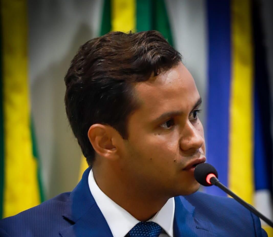 Projeto de Lei de autoria do Presidente da Câmara, Felipe Vasques, é aprovado e reduz 28 cargos no Legislativo juazeirense