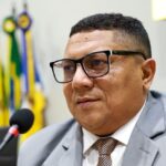 Vereador Badu apoia corte de cargos para gestão eficiente na Câmara