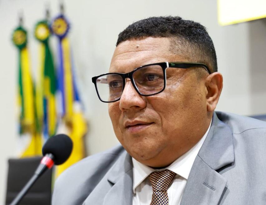 Vereador Badu vota a favor de projeto que reduz 28 cargos na Câmara Municipal e fortalece a gestão eficiente dos recursos públicos 1 Vereador Badu apoia corte de cargos para gestão eficiente na Câmara