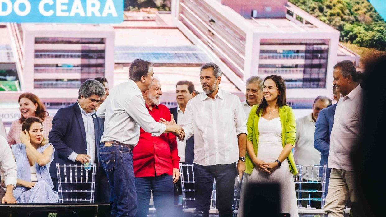 Lula desafia Elmano e Camilo a superarem antecessores e provoca Bolsonaro