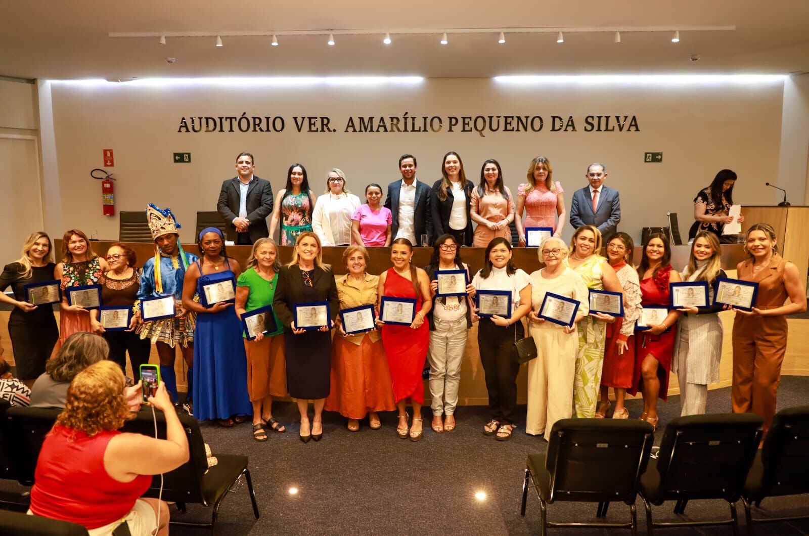 Câmara de Juazeiro homenageia 25 mulheres com Medalha Yanny Brena