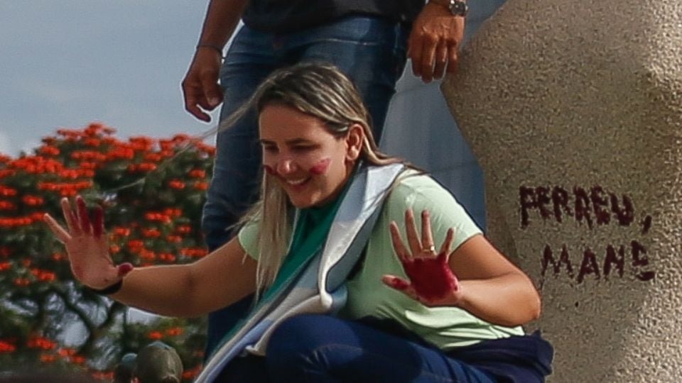 Bolsonaro usa igrejas e fake news sobre Débora para inflamar fiéis contra o STF e tenta se livrar de julgamento por tentativa de golpe 1 Bolsonaro usa igrejas e fake news sobre Débora para inflamar fiéis contra o STF e tenta se livrar de julgamento por tentativa de golpe.