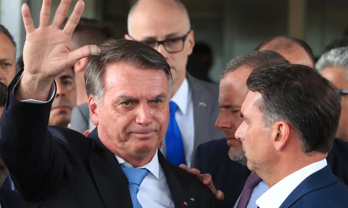 Bolsonaro vira réu no STF por tentativa de golpe de Estado