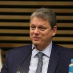 Tarcísio é criticado por bolsonaristas após elogiar urna eletrônica