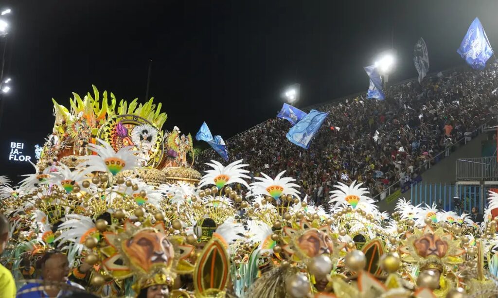 Beija-Flor conquista 15º título no Carnaval do Rio 1 Beija-Flor conquista 15º título no Carnaval do Rio