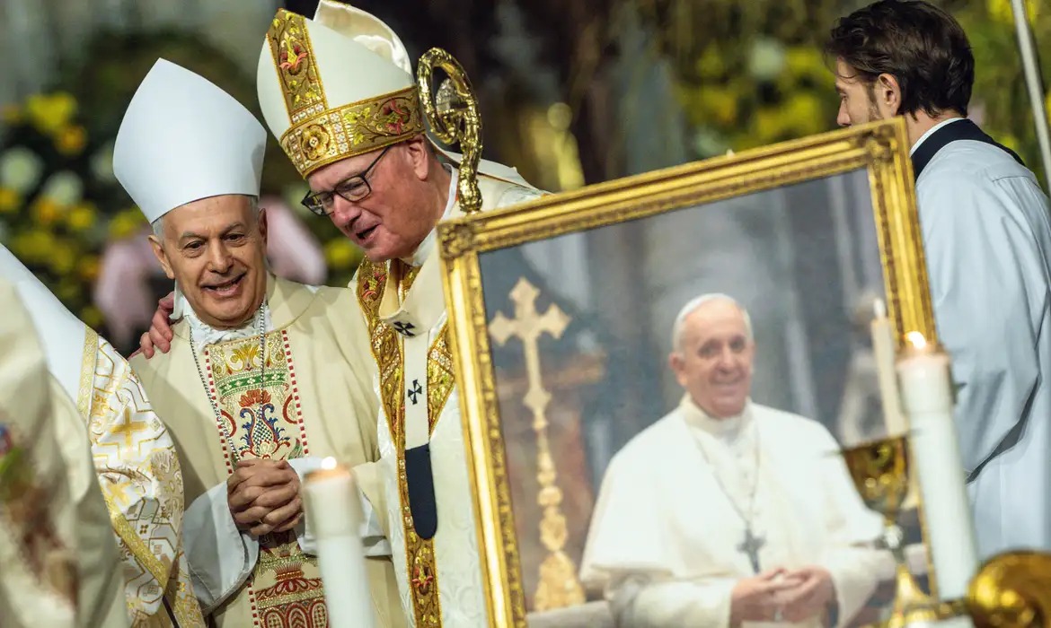 Sete cardeais brasileiros poderão votar para eleger novo papa