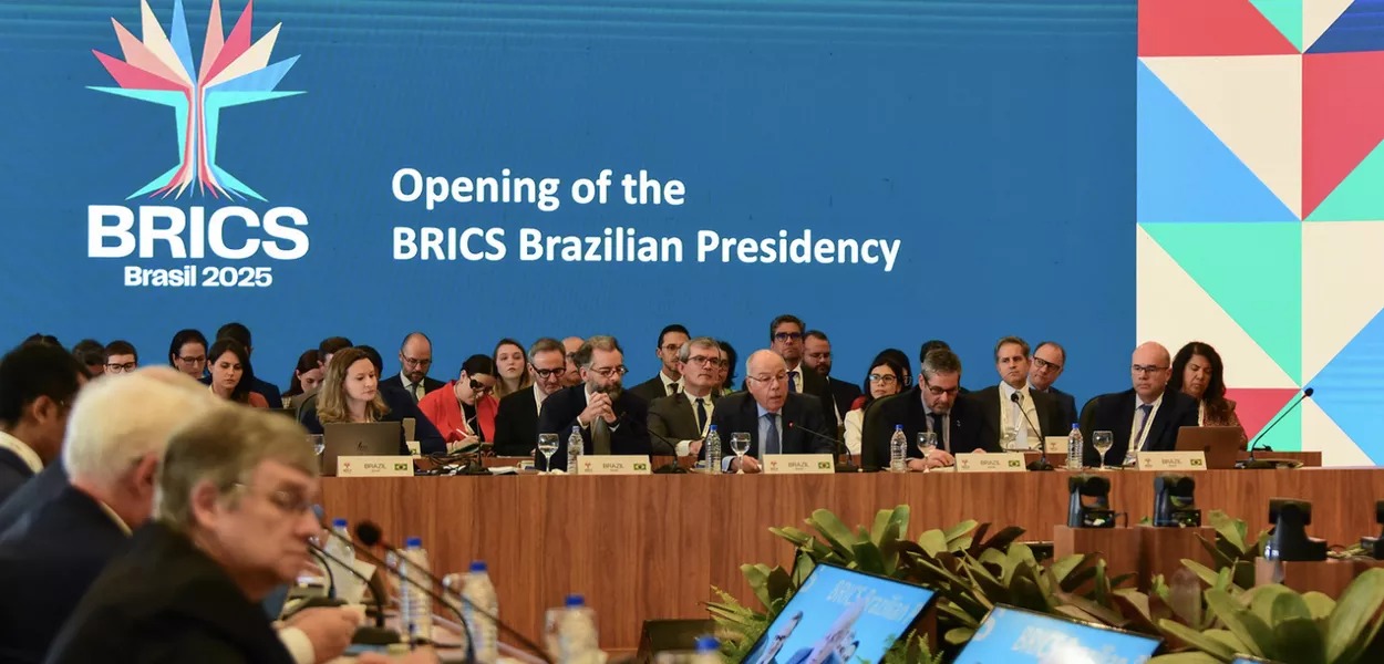 Brasil lidera reunião do BRICS em defesa do multilateralismo