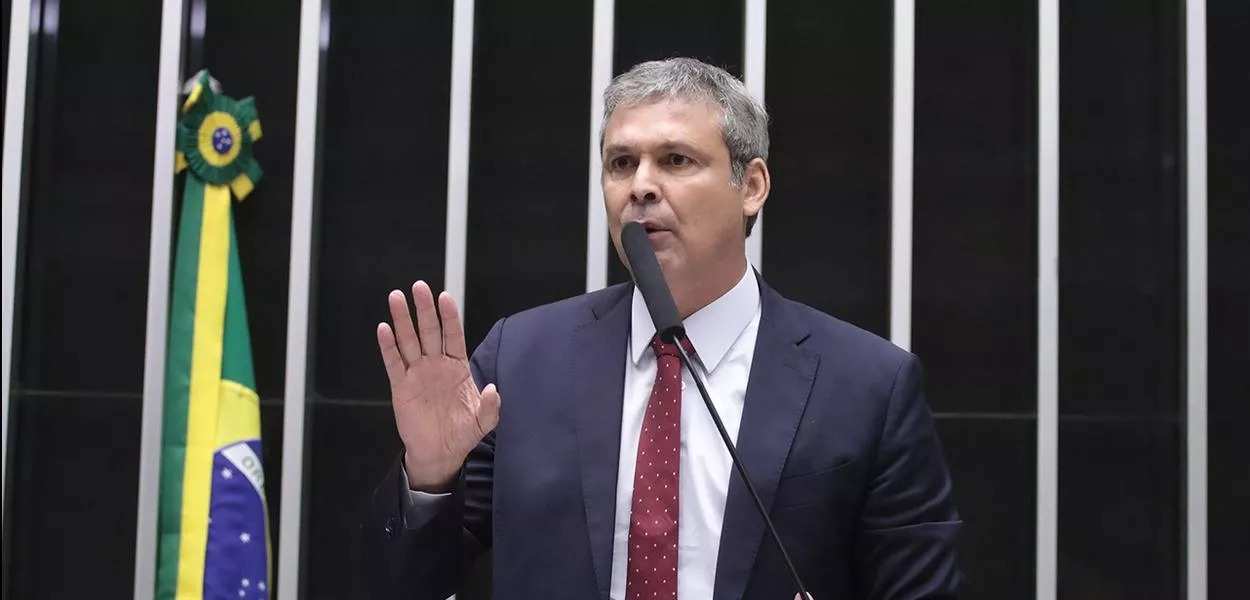 Corrupção no INSS começou no governo Bolsonaro, diz Lindbergh