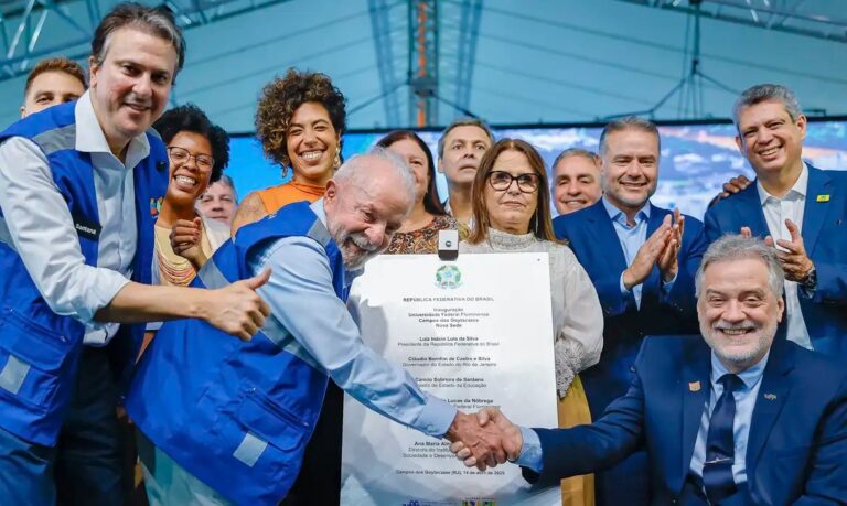 Lula inaugura prédios da UFF e anuncia cursinhos populares