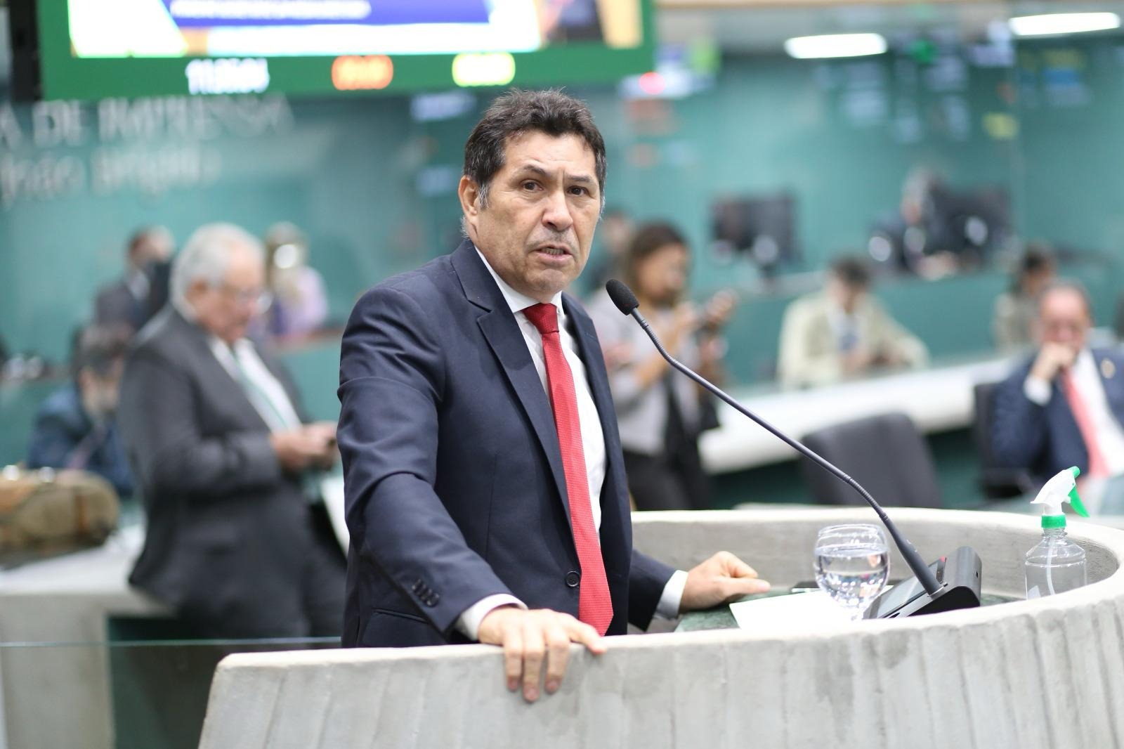 “A impressão que se tem é que o ex-prefeito Sarto está sem saber onde está”, diz De Assis Diniz sobre denúncia sobre merenda escolar