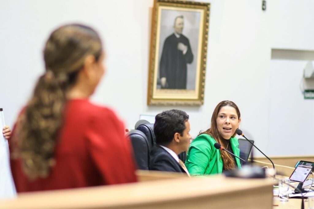 Comunidade surda ocupa tribuna da Câmara e cobra políticas de inclusão em Juazeiro do Norte 1 Comunidade surda cobra inclusão em sessão da Câmara