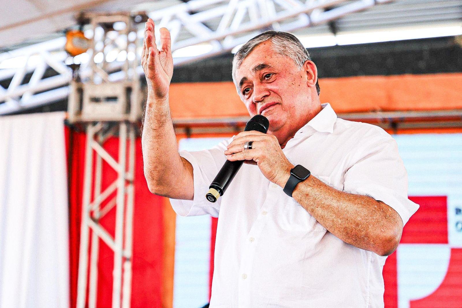 Com prefeitos e deputados, Guimarães reforça projeto 2026 reunindo 3 mil pessoas em cidades do Cariri